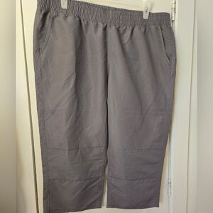 Gray Relaxed Fit Capris for Casual Wear
